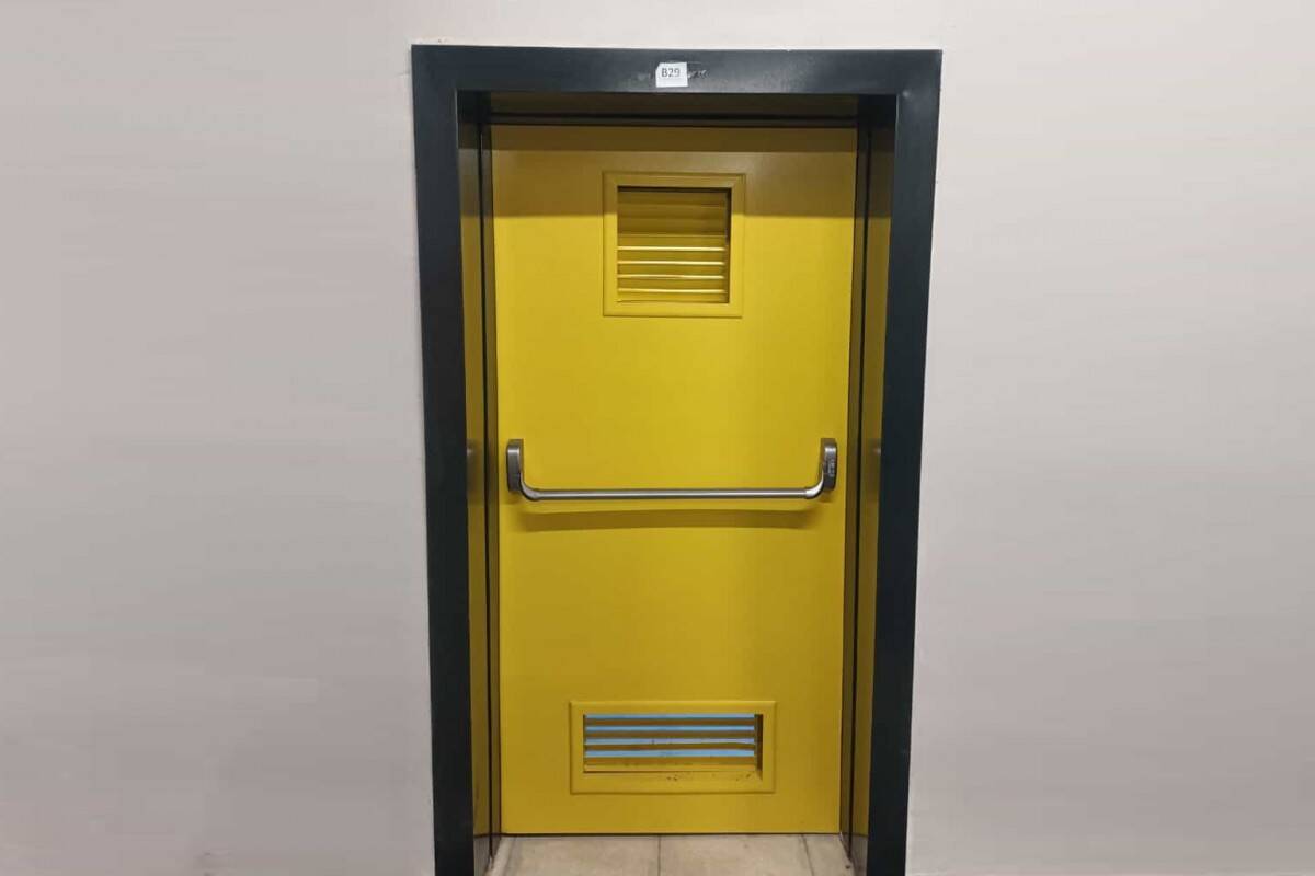 Menfezli Tek Kanatlı Camsız Yangın Kapısı